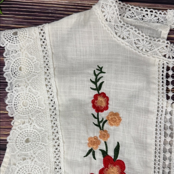 SHEIN Gorgeous White Floral Embroidered Crocheted Shift Blouse NWOT 100% Cotton - Picture 2 of 13